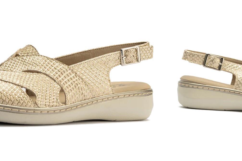 Sandalias cómodas Pitillos 10301 en oro para mujer
