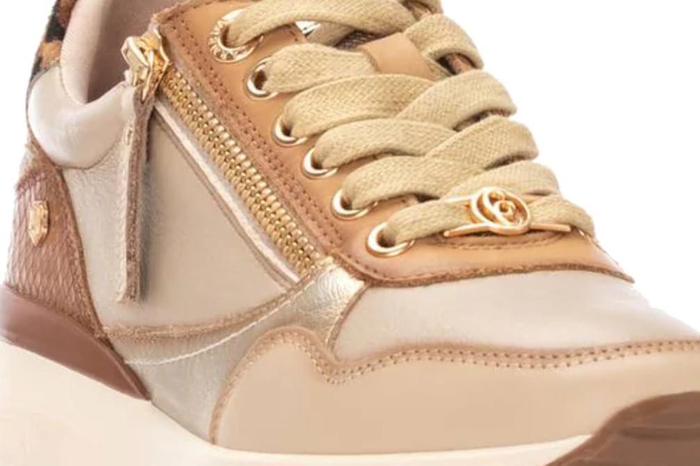 Zapatillas deportivas Carmela 142442 en beige para mujer