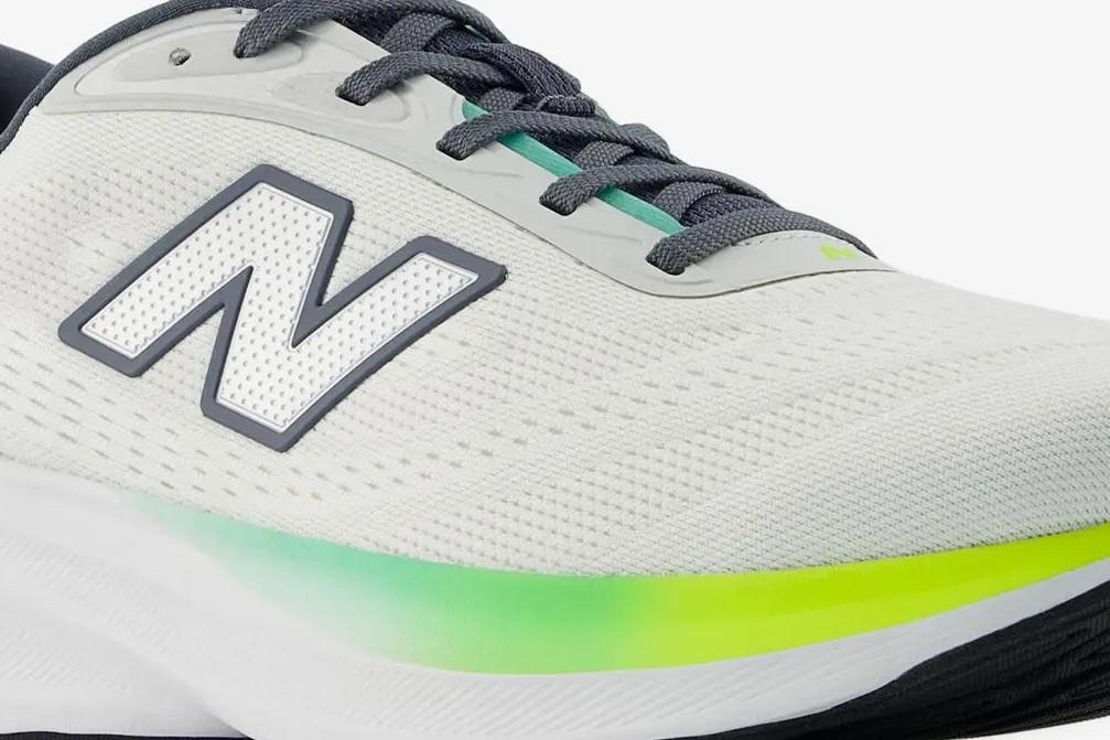 Zapatillas deportivas New Balance FreshFoam 680 v9 M68025Z en blanco