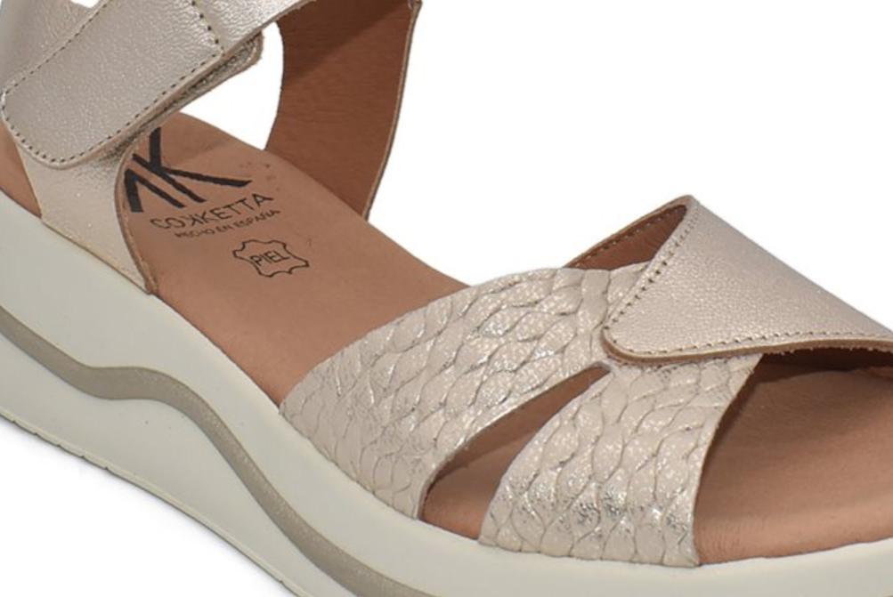 Sandalias con cuña media Cokketa 926 Platino Mujer | Piel Grabada, Plantilla Gel y Tacón Cómodo