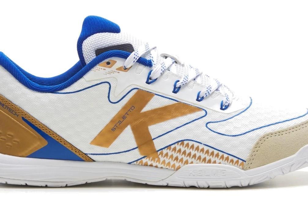Zapatilla de Fútbol Sala Kelme Stiletto 55967 en color Blanco y Oro para hombre
