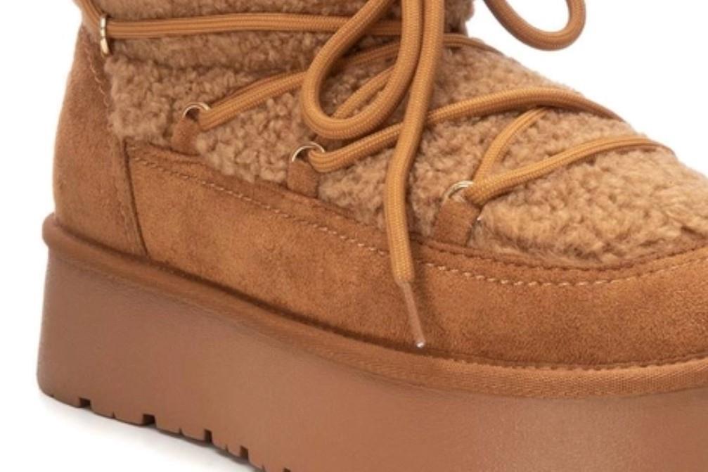 Botines snow XTI 142941 en camel para mujer