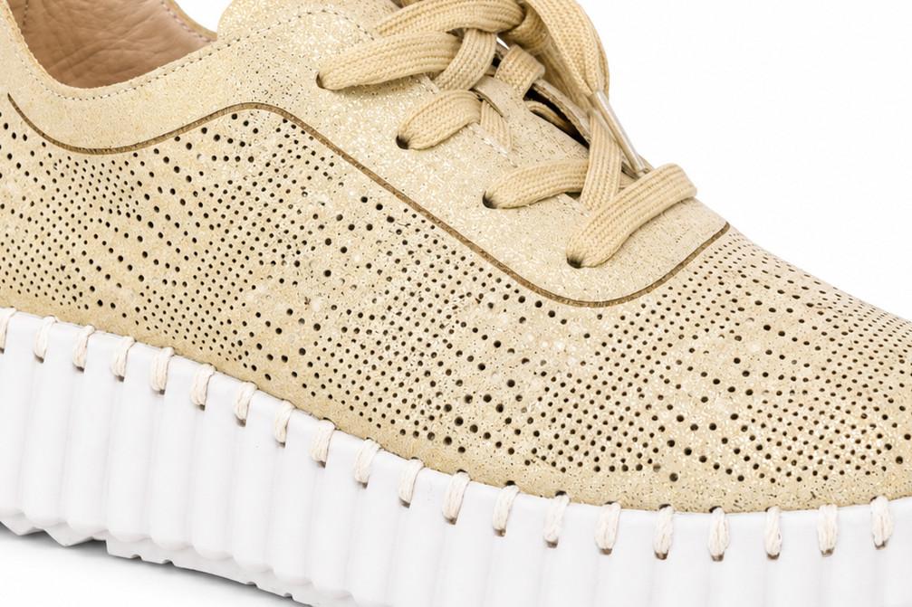 Zapatillas deportivas mujer Walk & Fly Astrid 9837K oro | Sneakers cómodas con cuña