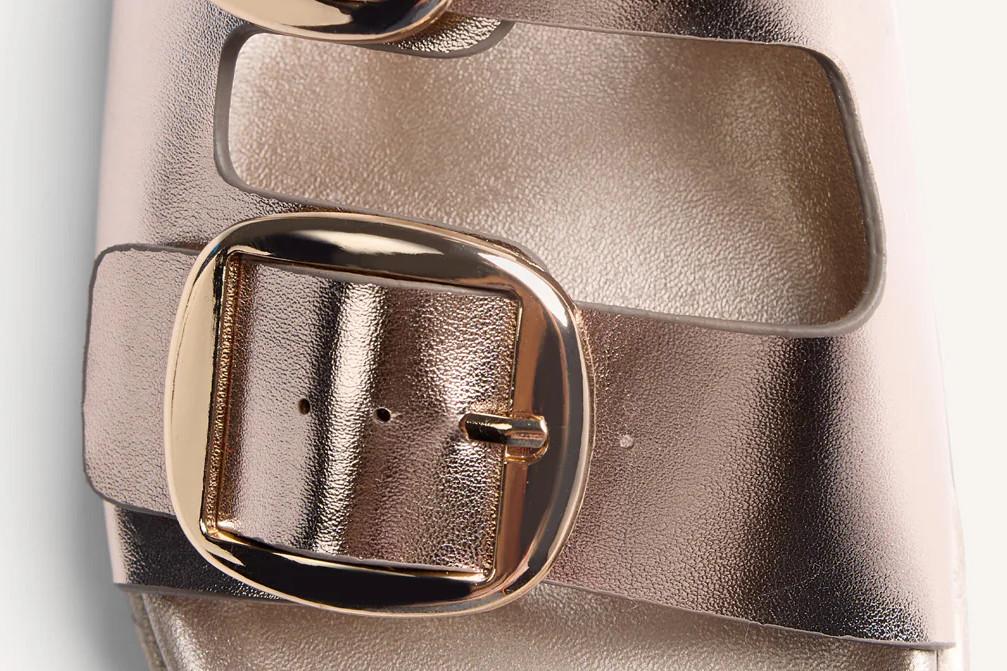 Sandalias Bio Gioseppo 78797 Svedala Platino con Acabado Metalizado y Plataforma para Mujer