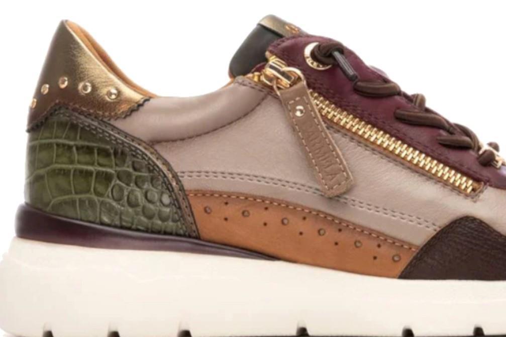 Zapatillas deportiva Carmela 162430 en burdeos para mujer