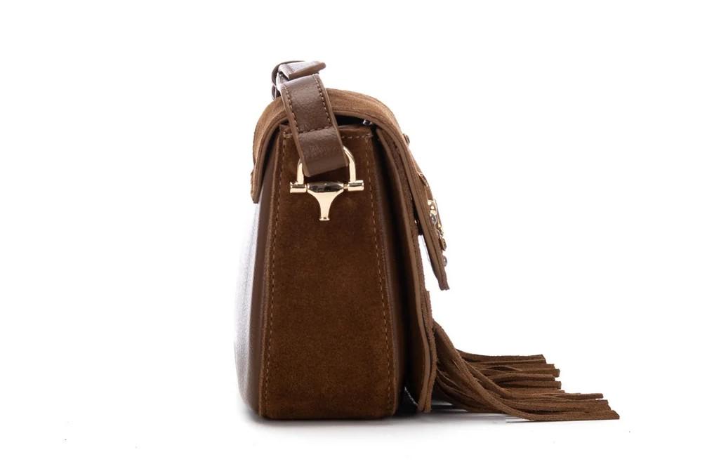 Bolso Bandolera Carmela 186238 Camel con Flecos y Tachas