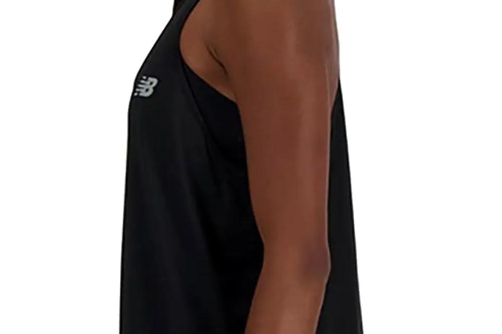 Camiseta New Balance Sport Essential WT41220 en negro