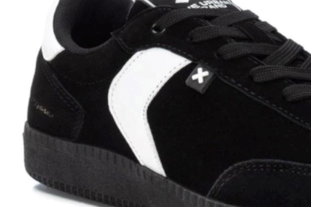 Zapatilla deportiva Xti 143396 en negro para hombre