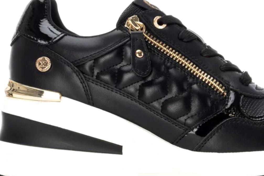 Zapatillas deportivas con cuña XTI 144380 en negro