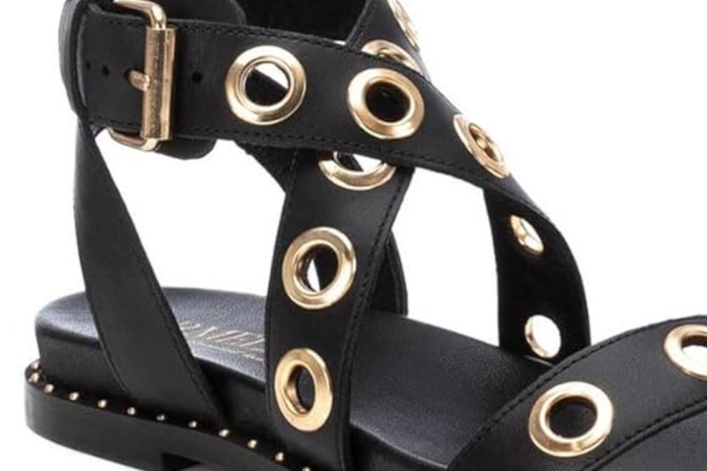 Sandalias planas romanas Carmela 162389 negro para mujer | Sandalias Planas Elegantes y Cómodas