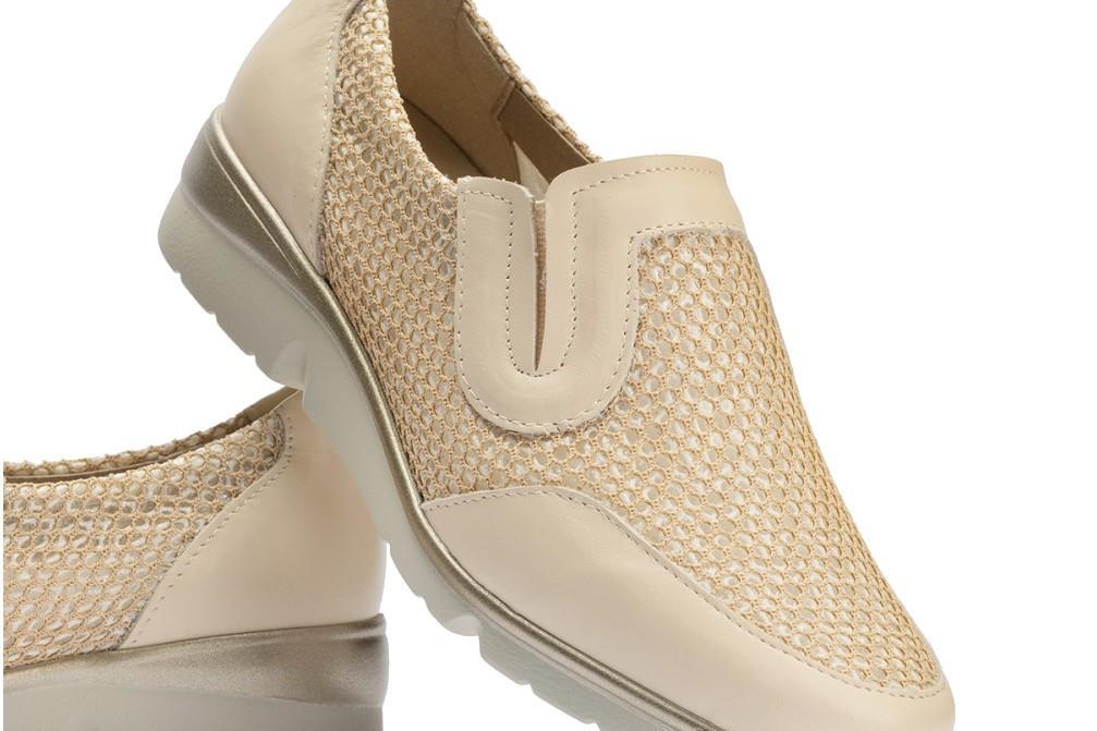 Mocasín Pitillos 5761 en crema para mujer