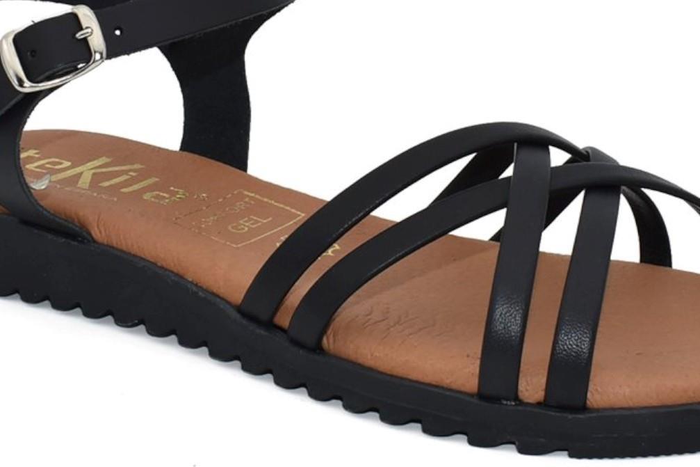Sandalias planas Tekila 13152 en negro para mujer