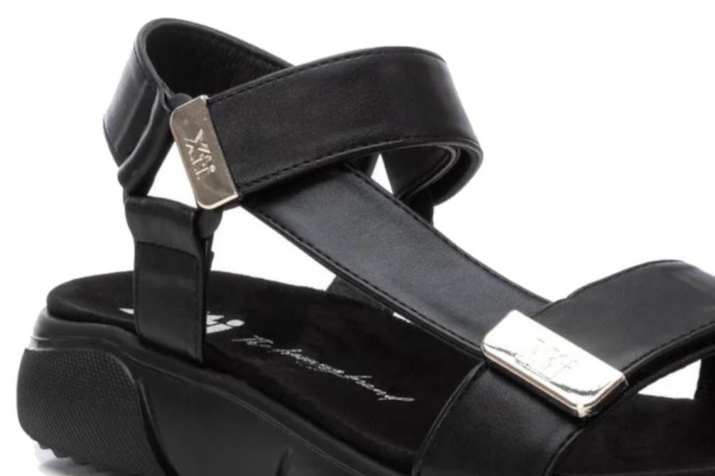 Sandalias deportivas XTI 144112 negro para mujer | Sandalias cómodas con cierre adherente