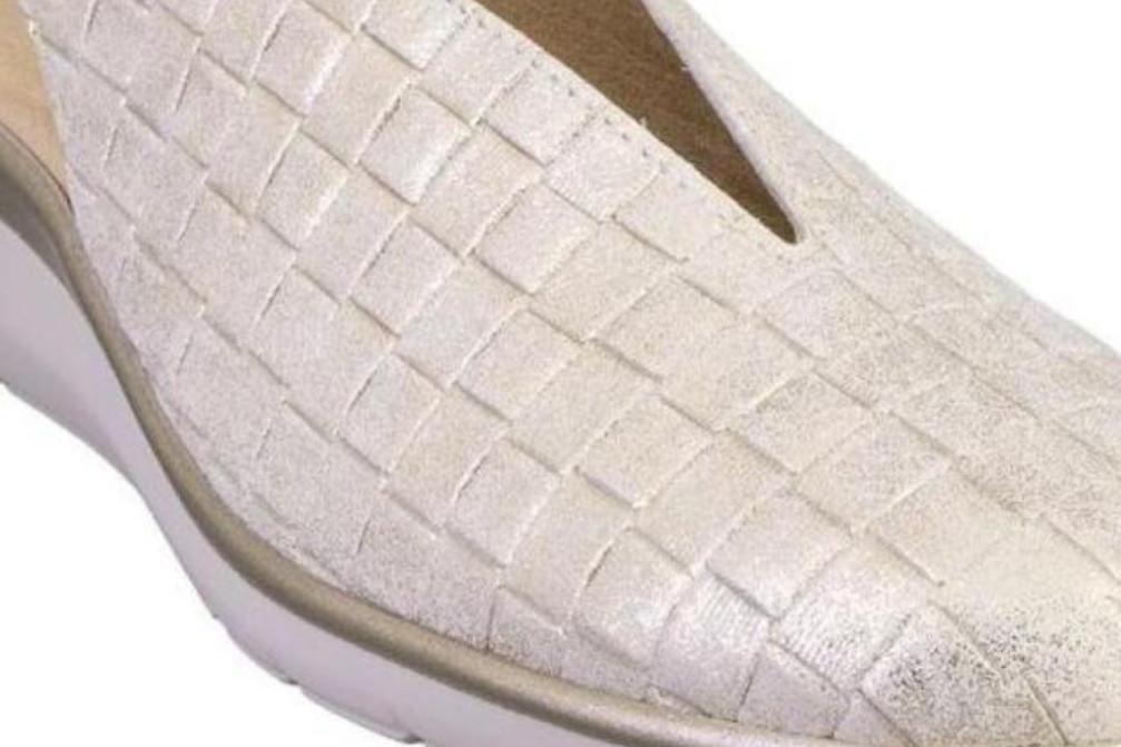 Zapatos destalonados Pitillos 11073 en dorado para mujer