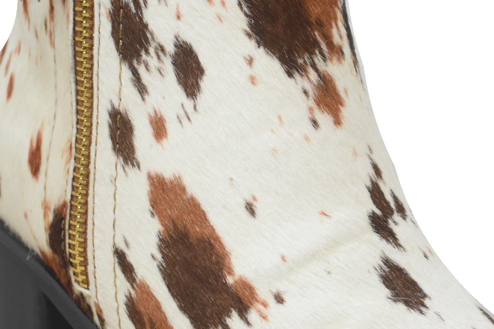 Botín cowboy de piel para mujer Carmela 164386 beige con tacón