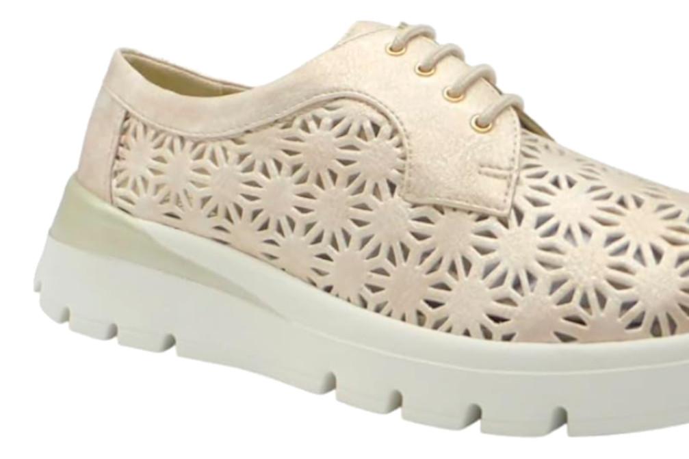Zapatos deportivos calados Pitillos 11091 en dorado de mujer