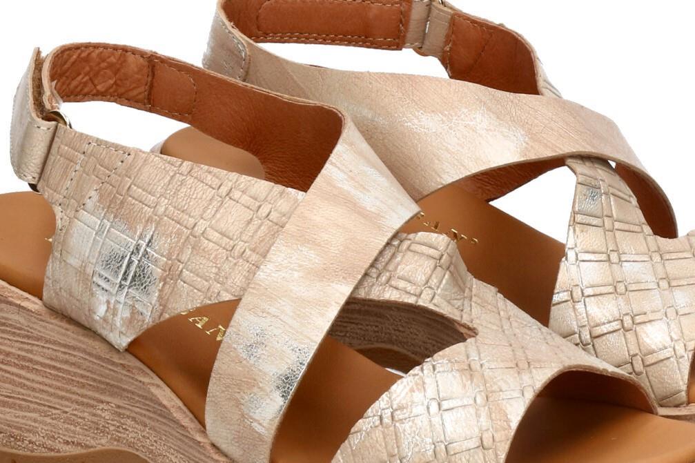 Sandalias con cuña Paula Urban 27-773 en beige para mujer