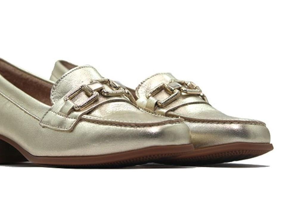 Mocasin Pitillos 5771 para mujer en color oro