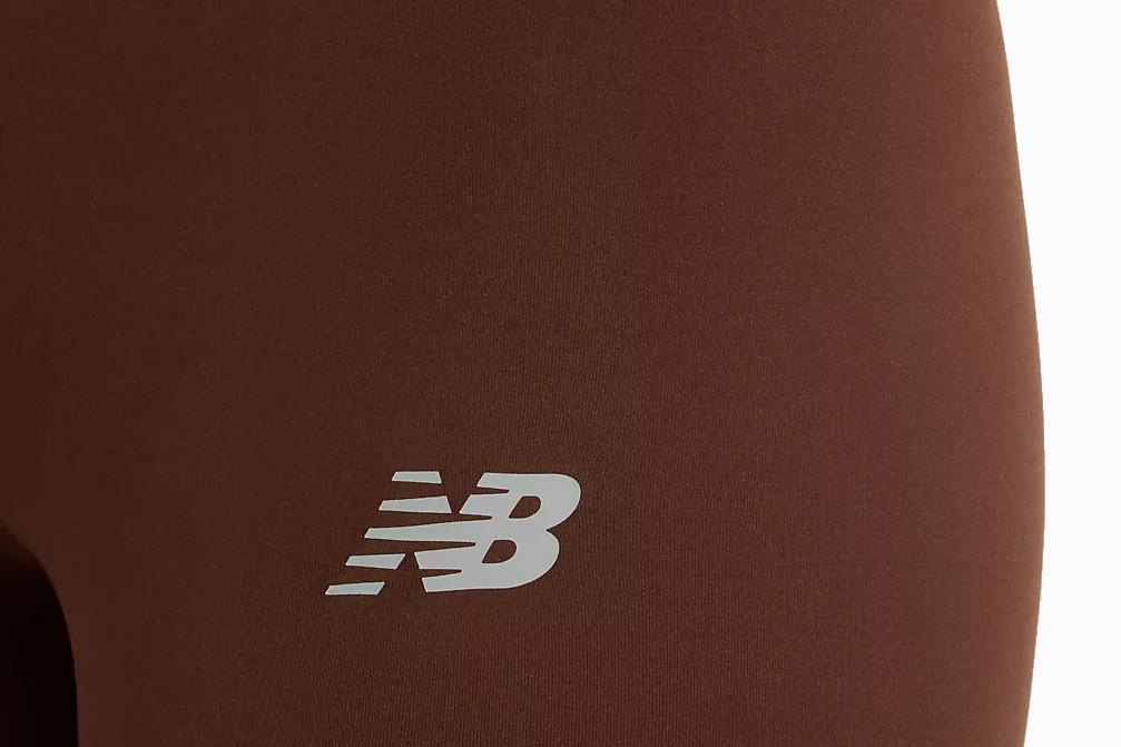Leggings de tiro alto New Balance WP51112 Harmony de 25" en marrón