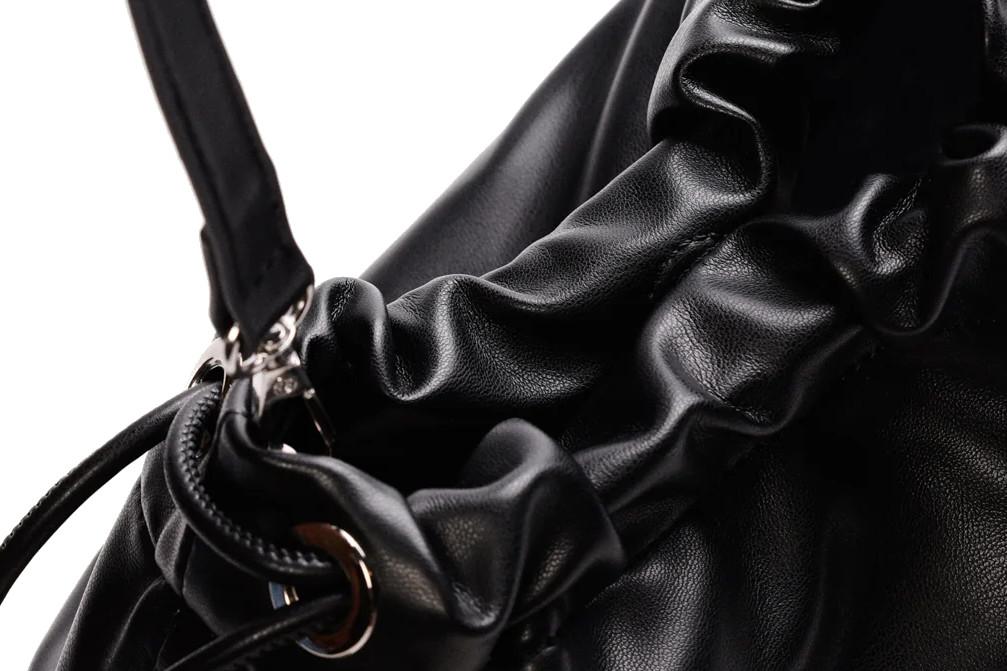 Bolso Bucket Gioseppo 80649 en negro de bandolera para mujer