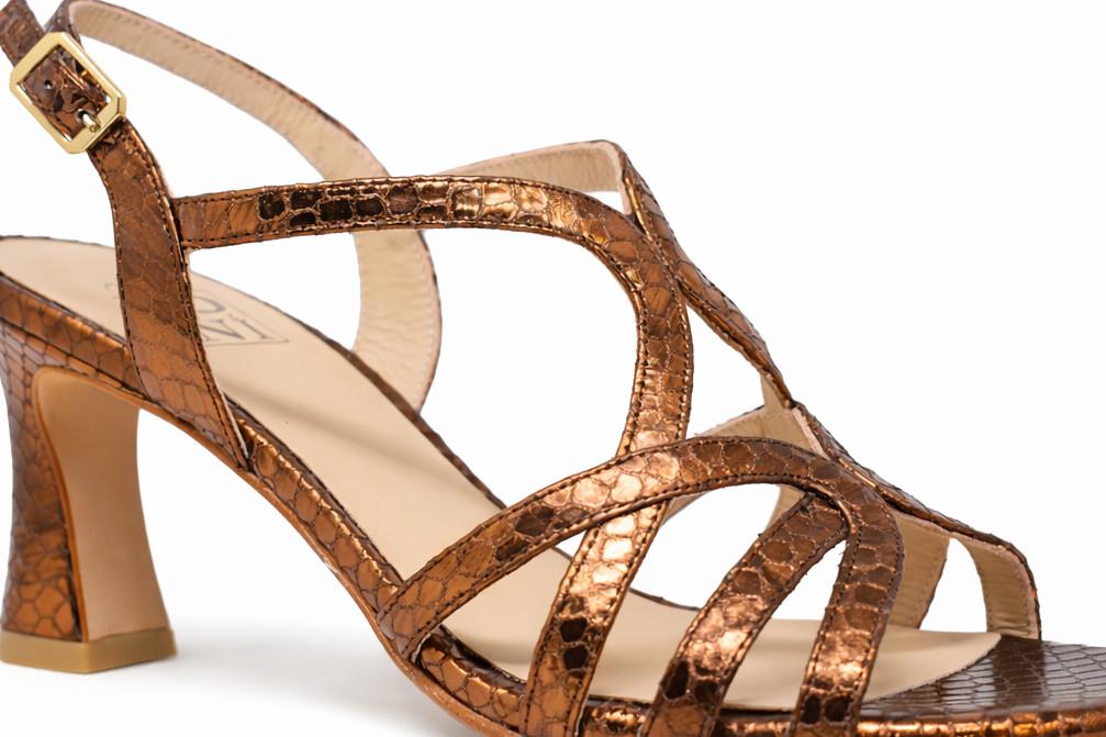 Sandalias de tacón medio Joni 30083 en color ocre