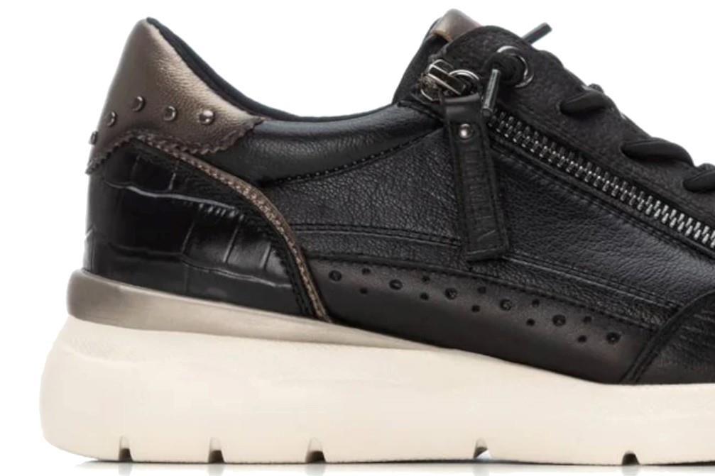 Zapatillas deportiva Carmela 162430 en negro para mujer