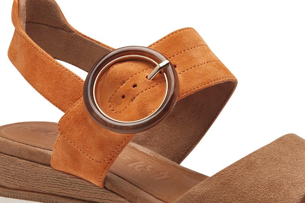Sandalias con cuña Tamaris 28206 en camel para mujer