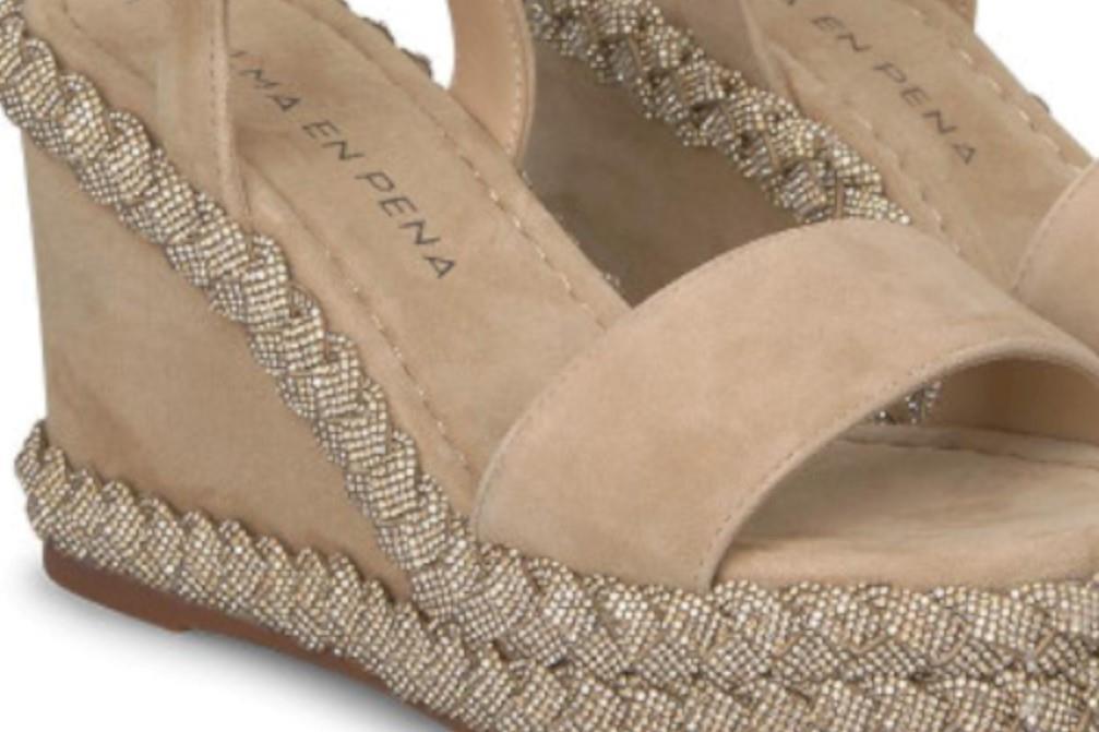 Sandalias con cuña Alma en Pena V240941 en sand