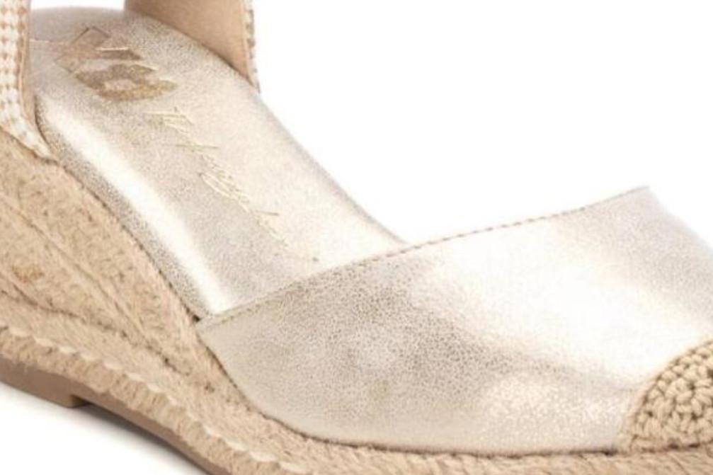 Alpargatas con cuña XTI 140746 en oro– Valenciana Vegana