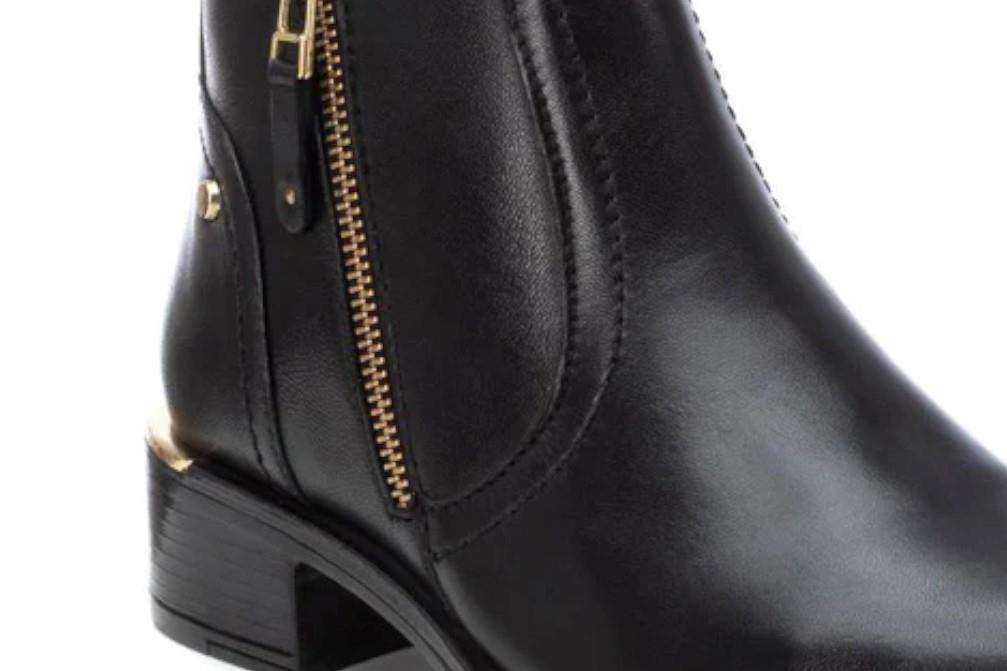 Botines Chelsea Carmela 162017 en negro para mujer