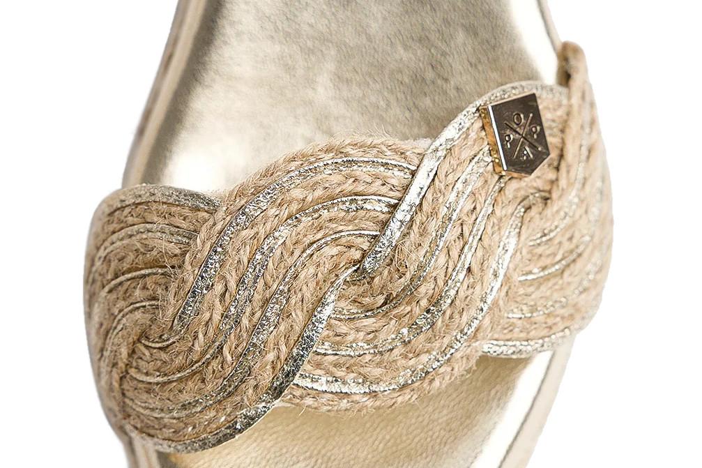 Sandalia con cuña de esparto PopaGarua Yute Oro – Alpargata Mujer con Hebilla