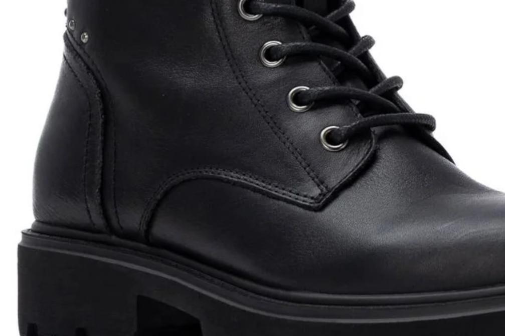 Botín militar plano de piel para mujer Carmela 164337 negro