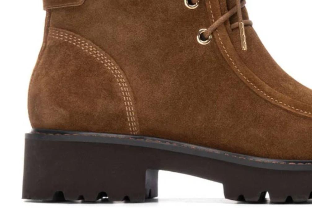 Botin de mujer plano Carmela 162717 en camel