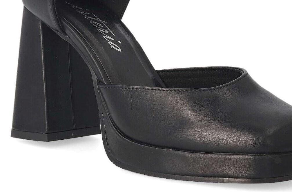 Zapatos de tacón Isteria 22172 en negro para mujer