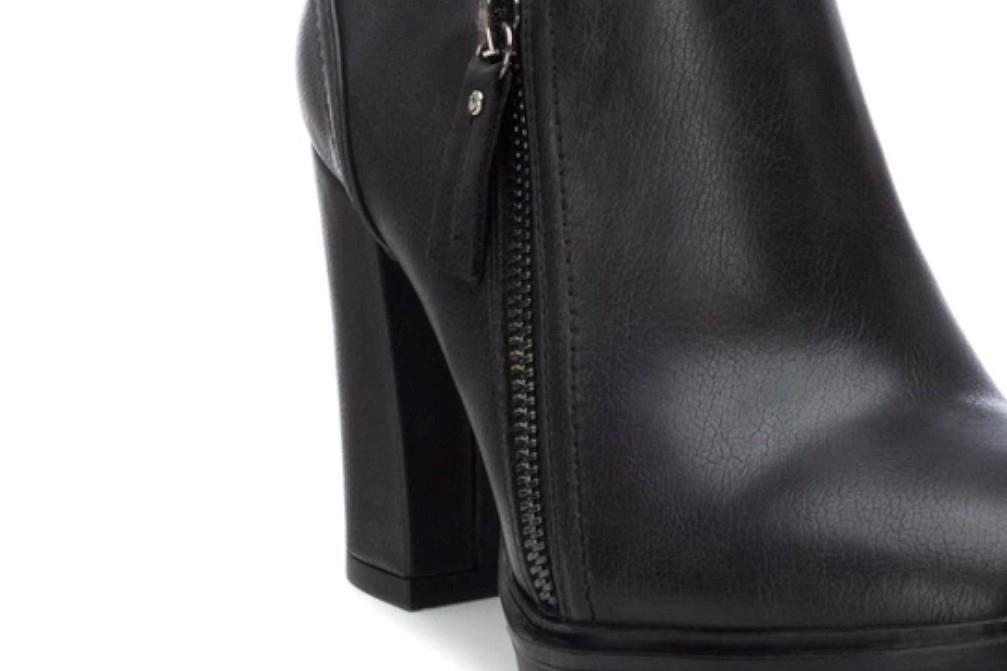 Zapatos de tacón XTI 142989 en negro para mujer