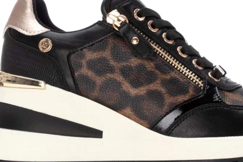 Zapatillas deportivas con cuña XTI 14437801 en leopardo