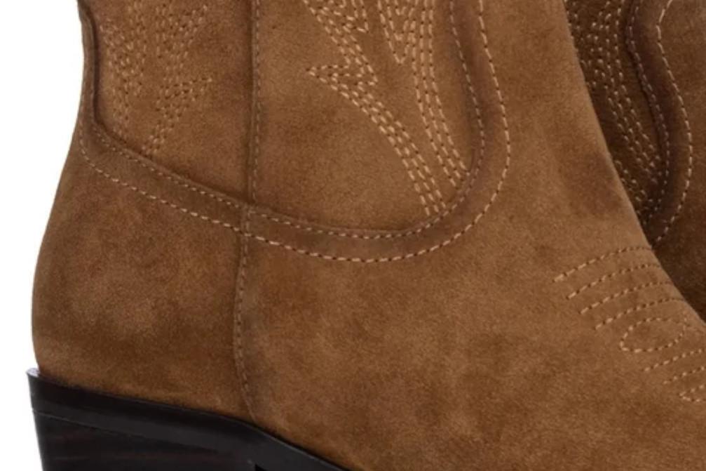 Botín cowboy de mujer Carmela 164390 en serraje camle con tacón