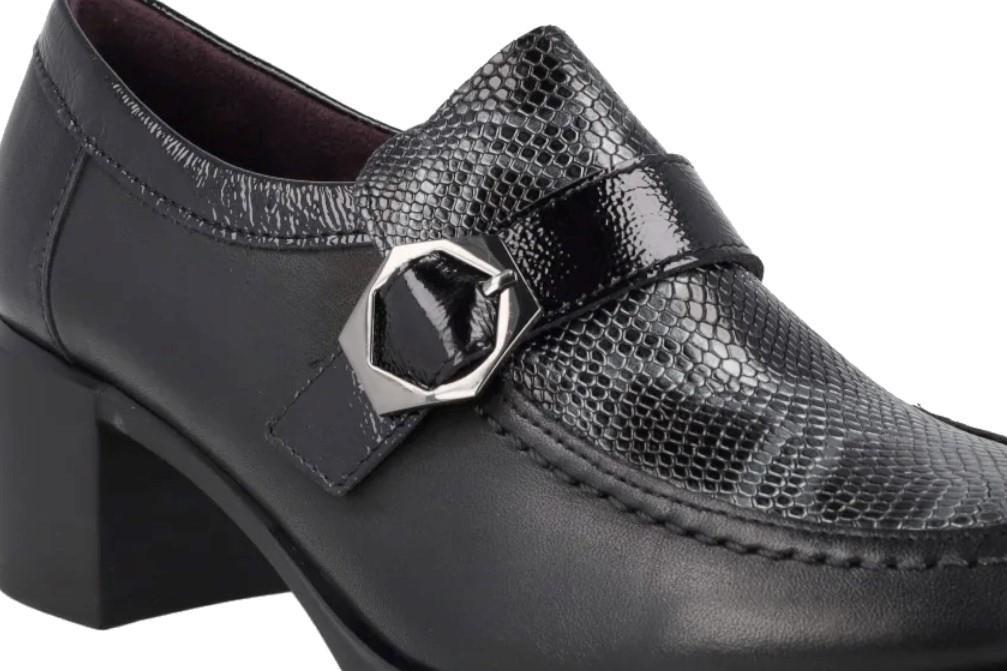 Mocasines con tacón Pitillos 10741 en color negro