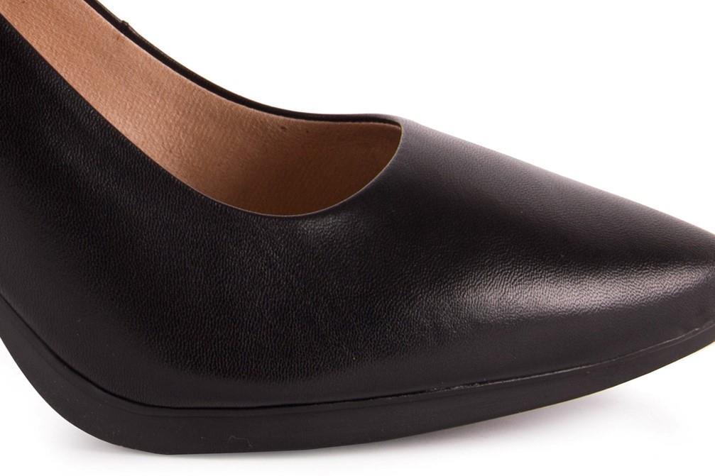 Zapatos de tacón Chamby 4330 en negro para mujer