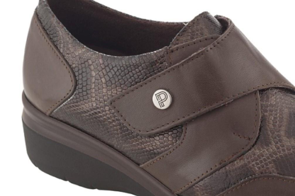 Zapatos cómodos Pitillos 10724 en marrón