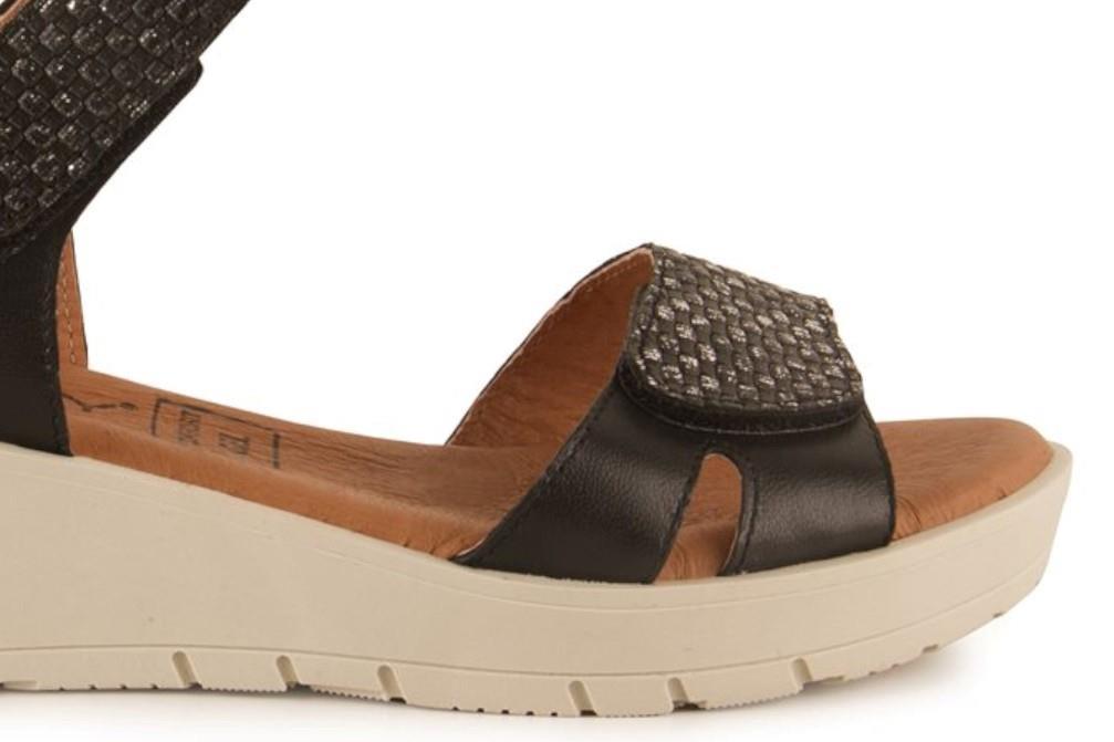 Sandalias con cuña Chamby 899 en negro para mujer