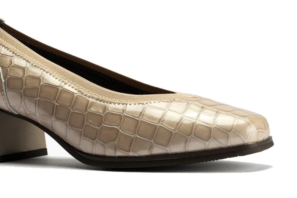 Zapatos de tacón bajo Pitillos 10820 de color piedra