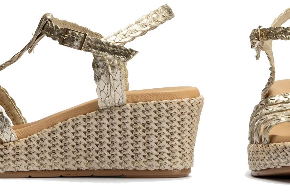 Sandalias con cuña Pitillos 10565 en oro para mujer