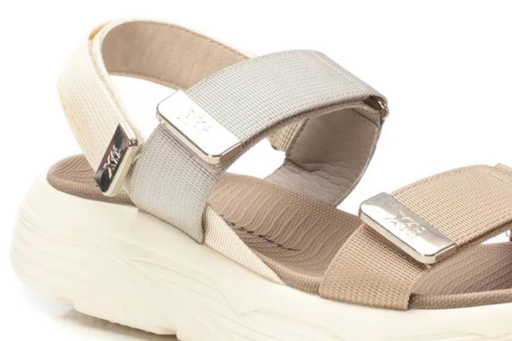 Sandalias deportivas XTI 144073 beige para mujer | Sandalias cómodas y ligeras para verano