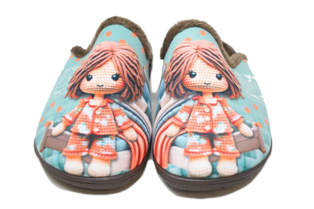 Zapatillas de Casa destalonadas Calusa 920 estampado muñeca