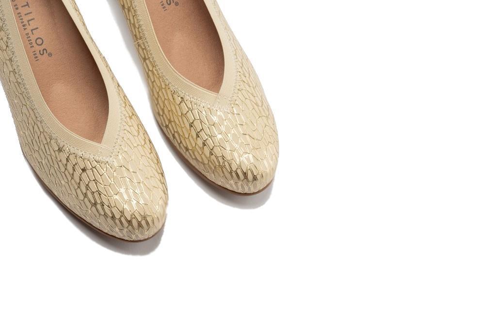 Zapatos de salon Pitillos 10460 en dorado para mujer