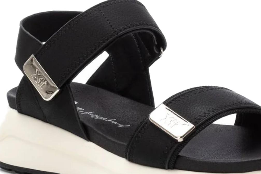Sandalias deportivas XTI 143874 negro para mujer | Sandalias cómodas con cierre adherente
