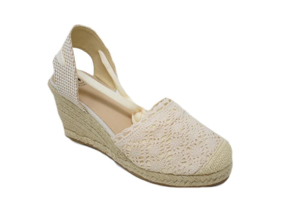 Alpargatas con cuña de ganchillo en beige para mujer