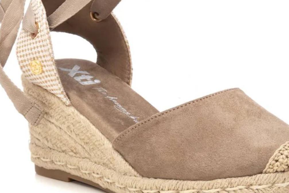 Alpargata con cuña Xti 143841 en taupe– Valenciana de Yute Vegana
