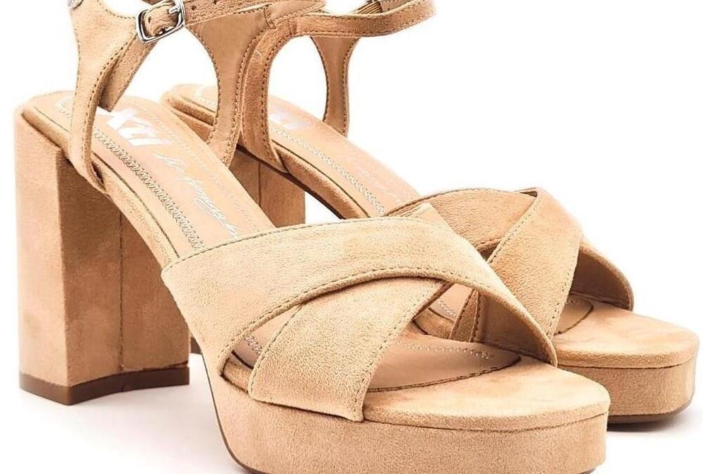 Sandalias de tacón XTI 142797 en beige para mujer